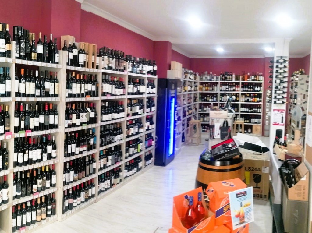 Fuengirola Wine Shop For Lease, Costa Del Sol Wine Shops For Lease Bar in the Sun