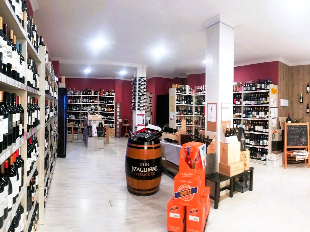Fuengirola Wine Shop For Lease, Costa Del Sol Wine Shops For Lease Bar in the Sun