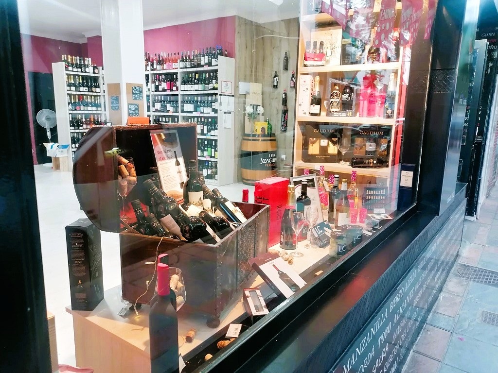 Fuengirola Wine Shop For Lease, Costa Del Sol Wine Shops For Lease Bar in the Sun
