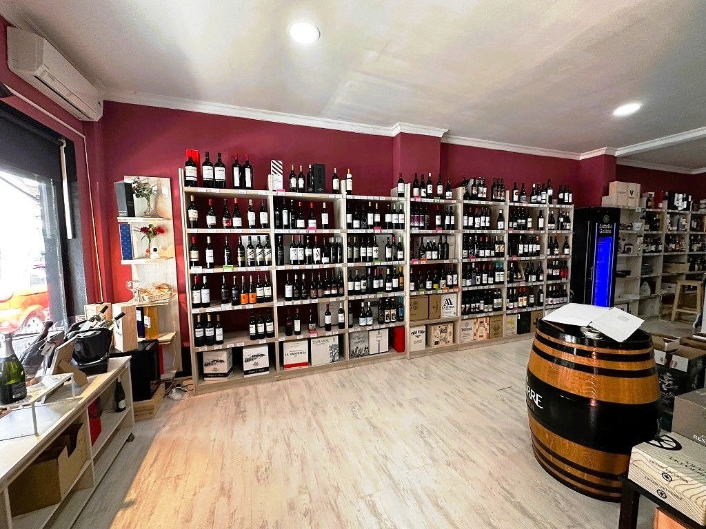 Fuengirola Wine Shop For Lease, Costa Del Sol Wine Shops For Lease Bar in the Sun
