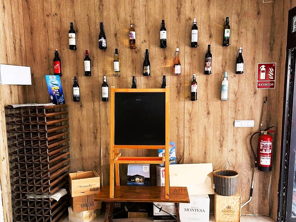Fuengirola Wine Shop For Lease, Costa Del Sol Wine Shops For Lease Bar in the Sun